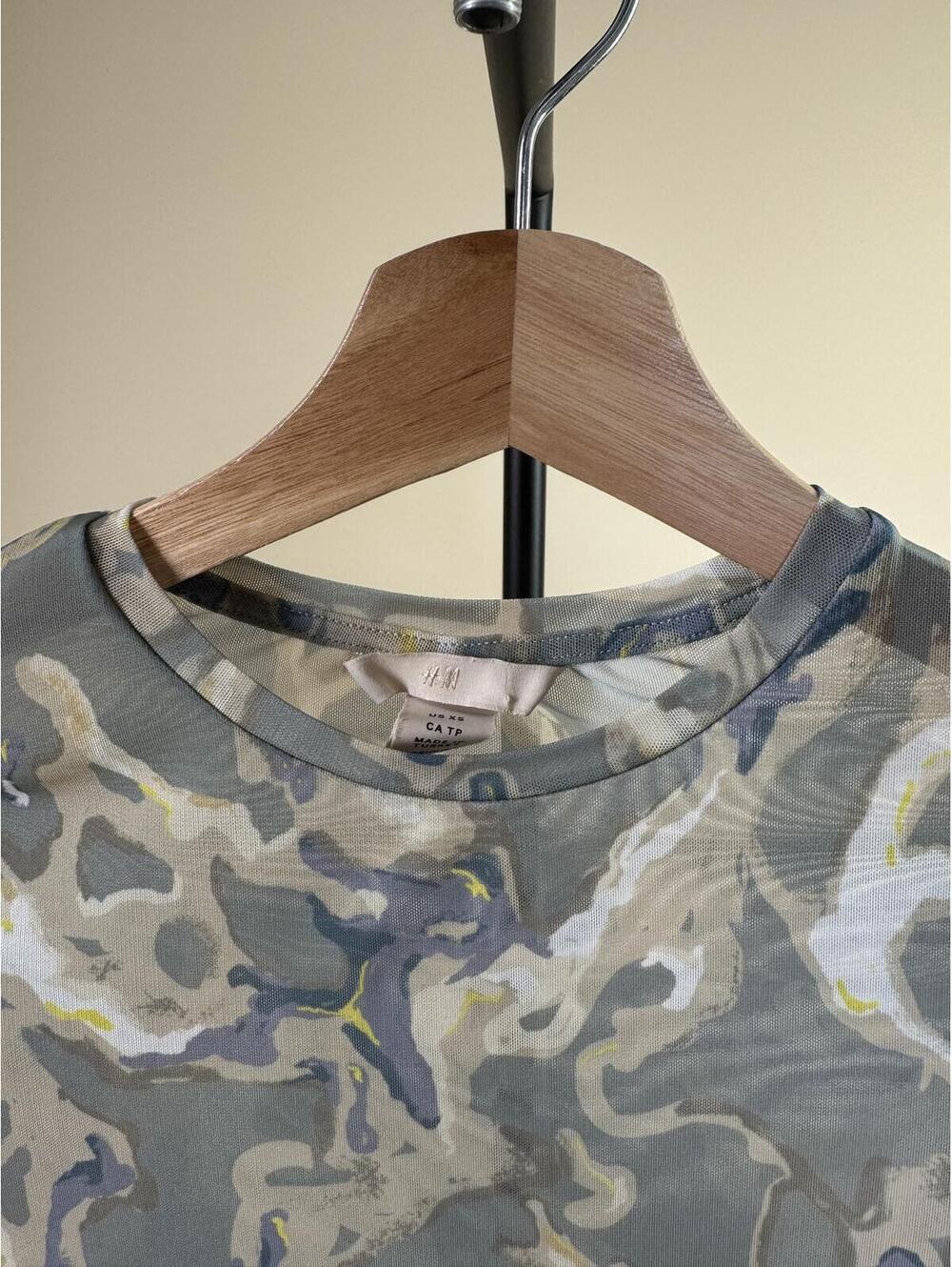 H&M Long Sleeve Abstract Print Top Size XS